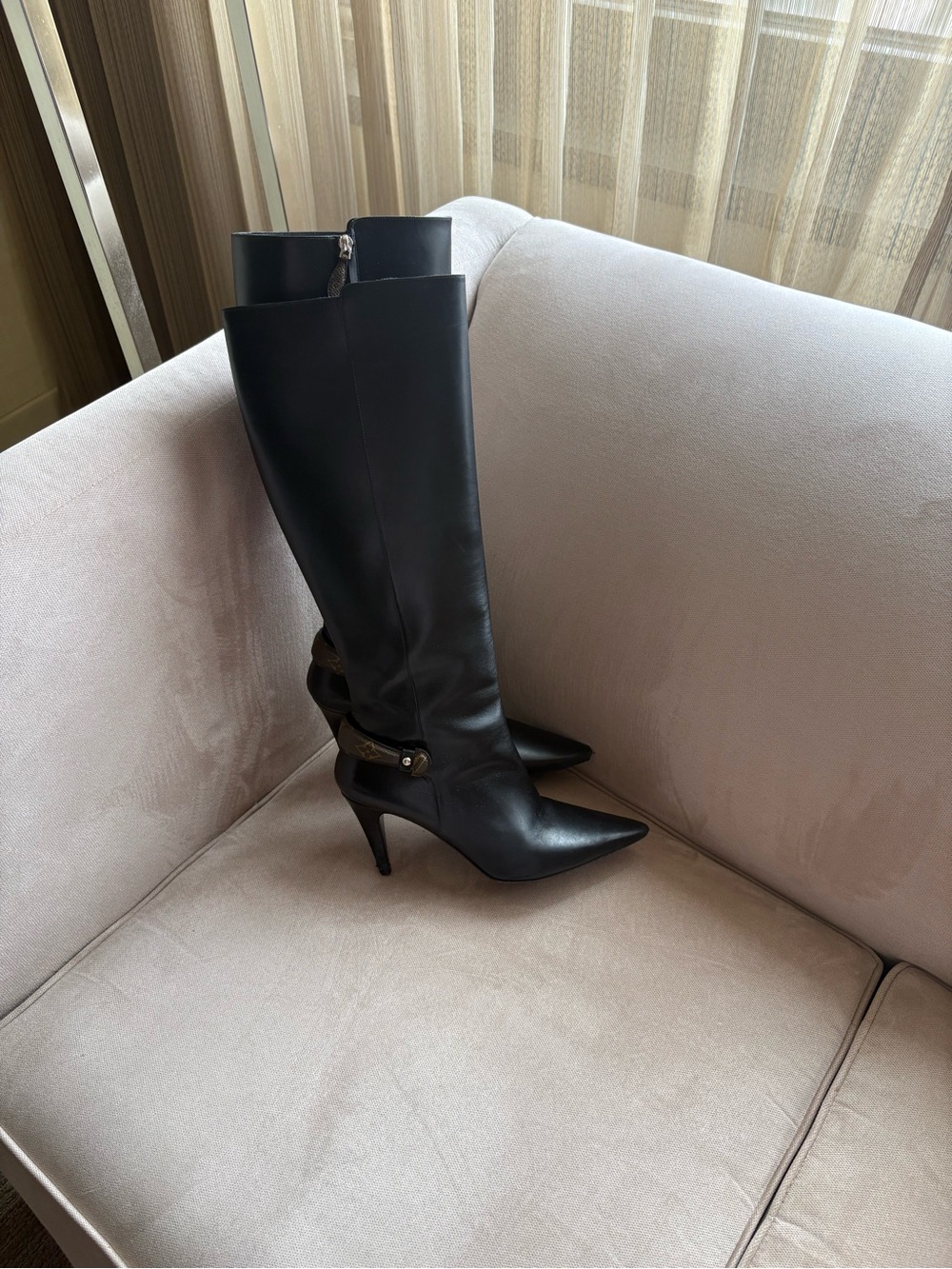 Louis Vuitton Legacy High Boots size41